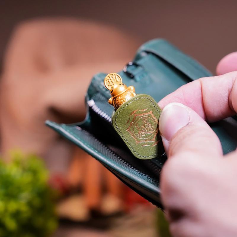 Mini Golden Money Biting Turtl - Longevity Health & Wellness Hotel recension och pris